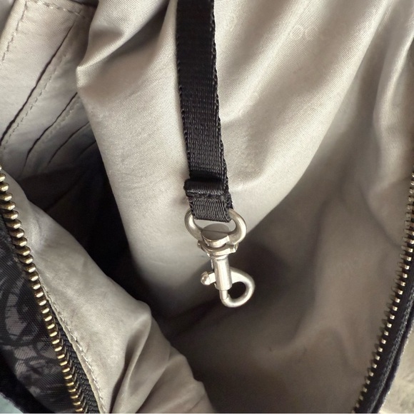 Baggallini Crossbody/Shoulder Bag - Picture 9 of 14